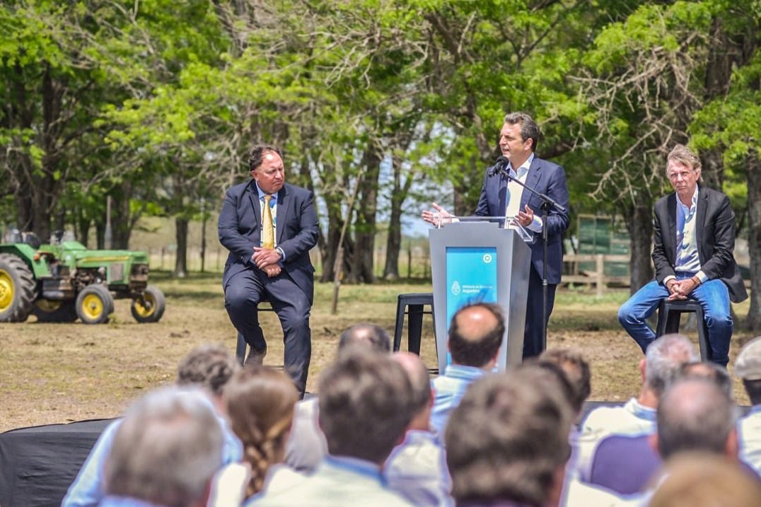 El ministro de Economía, Sergio Massa, en el acto de lanzamiento del auxilio estatal a productores agrarios.