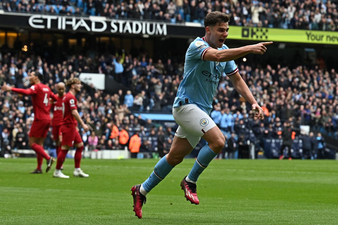 Álvarez celebra su gol.