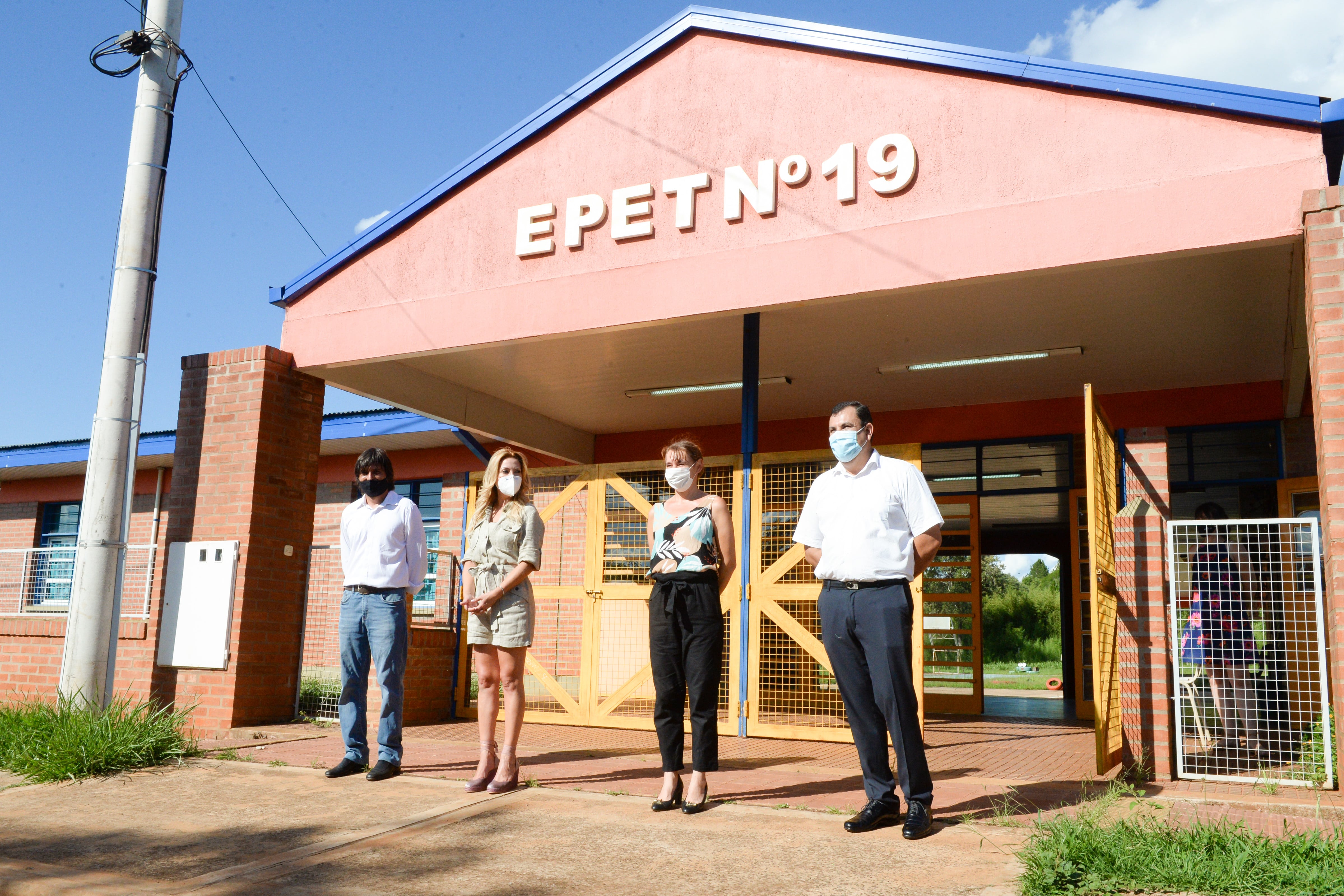 La primera dama Fabiola Yañez realizó un "enlace solidario" entre la constructora Tabay S.A y el municipio de Santa Ana, en la provincia de Misiones, para la provisión de agua potable.