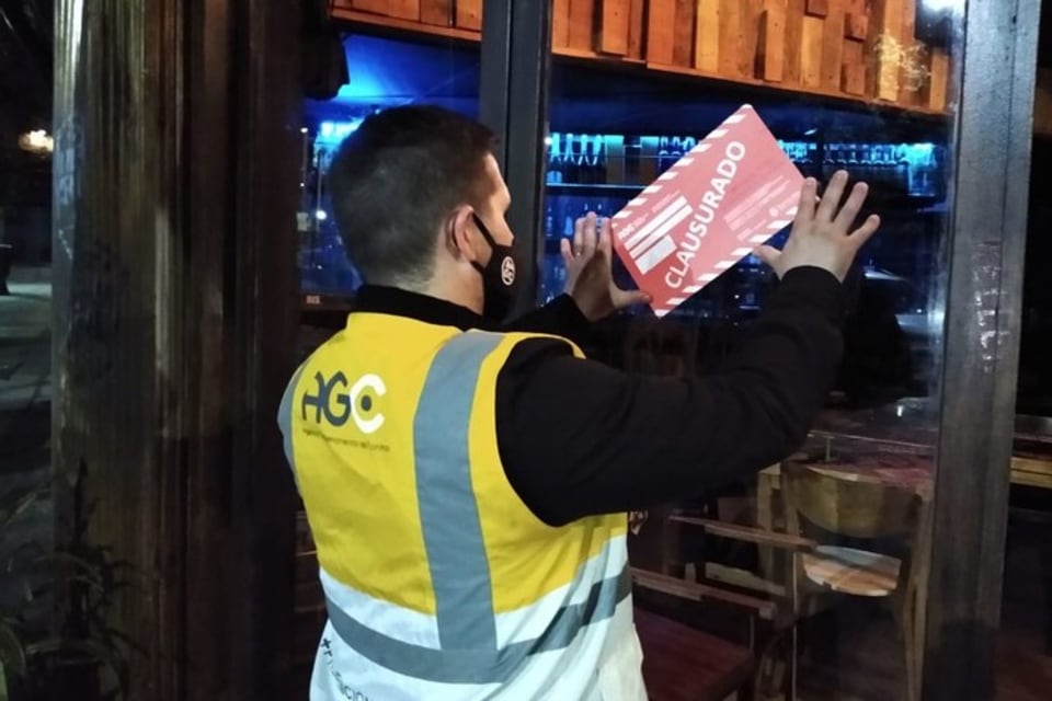 La Agencia Gubernamental de Control (AGC) y la Dirección General de Coordinación Operativa dispusieron el cierre de dos bares en Palermo.