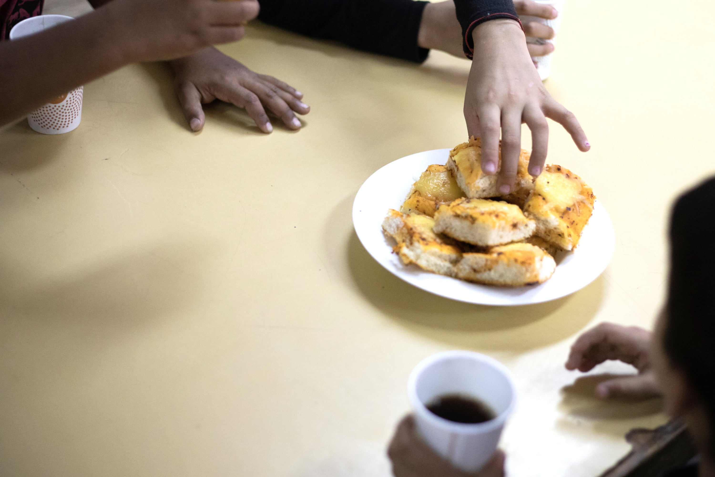 "Y eso es algo que está volviendo a pasar. Pibes que se descomponen o que se desmayan de hambre los lunes porque no comen durante el fin de semana".