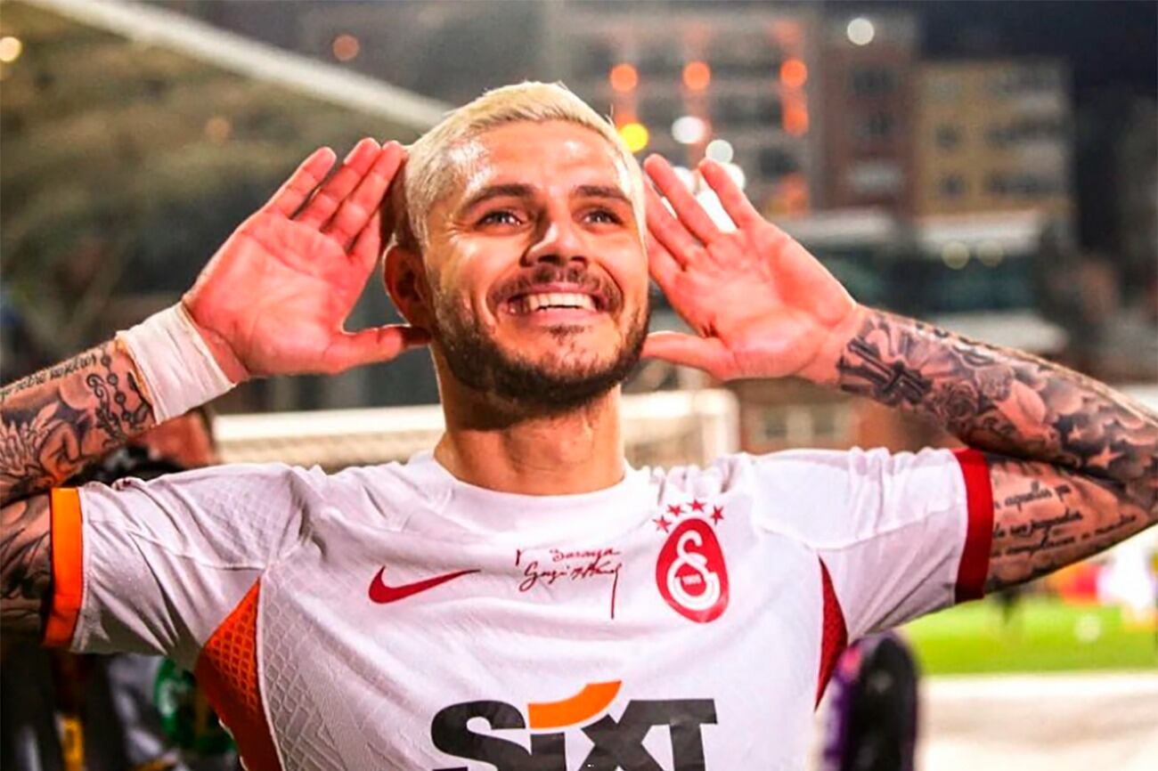 Icardi celebra ante la hinchada del Galatasaray