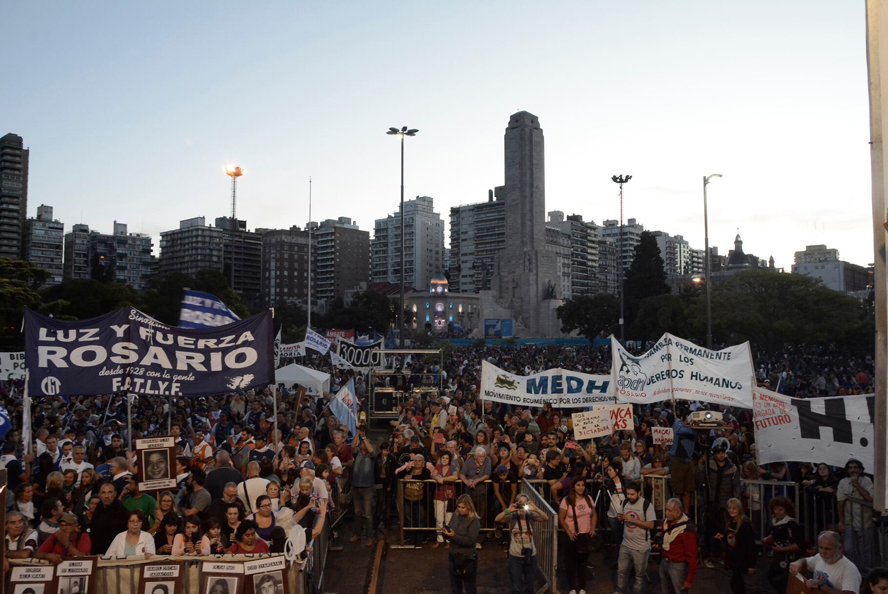 La organización estimó que más de 60 mil personas marcharon en Rosario.