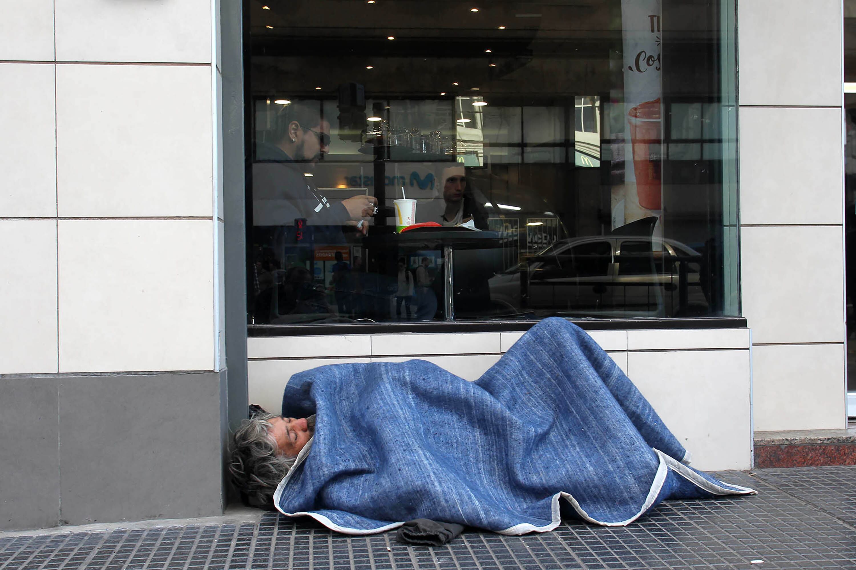 Las medidas del gobierno libertario incrementaron los niveles de pobreza extrema.