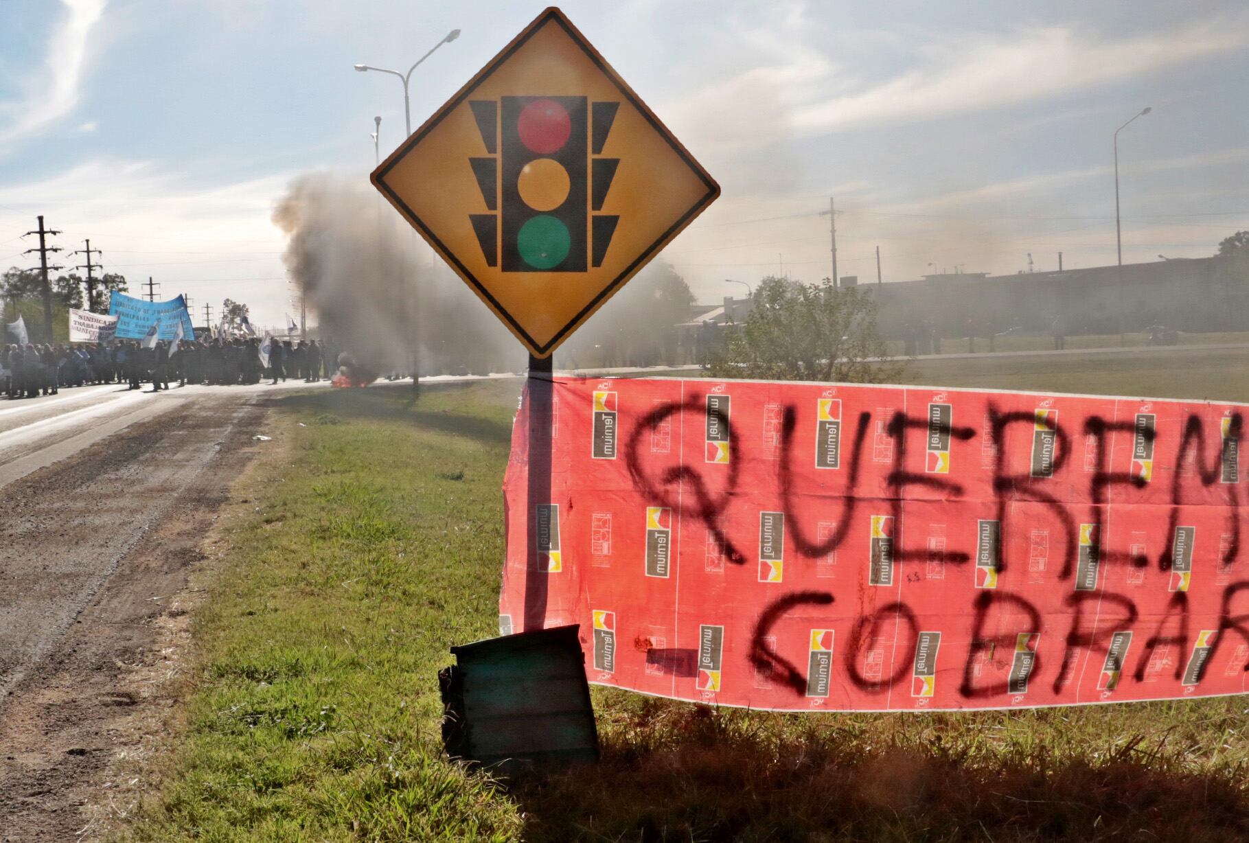 Los trabajadores ya venían protestando por sus salarios caídos con cortes de ruta.