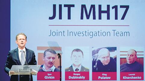 El fiscal jefe holandés, Fred Westerbeke, anuncia las conclusiones del equipo de investigación.