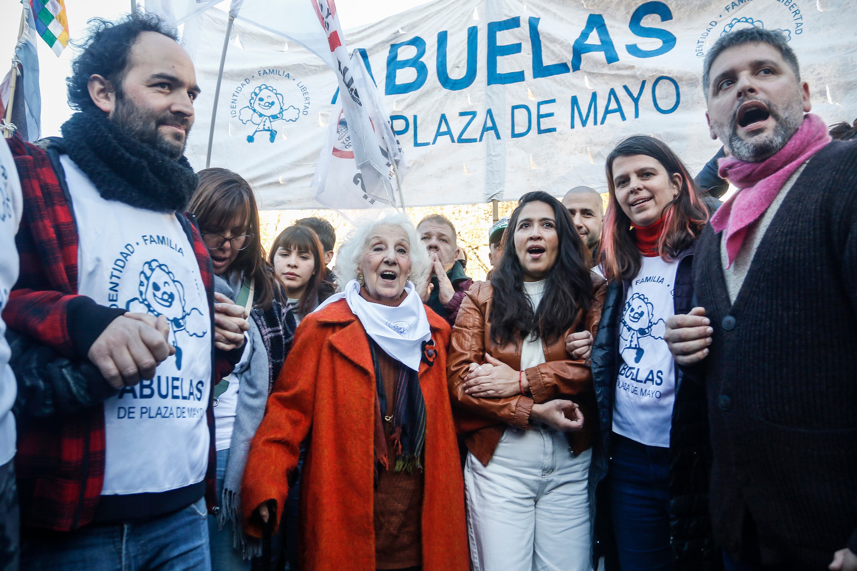 Estela de Carlotto, titular de Abuelas, encabezó el acto en Plaza de Mayo.