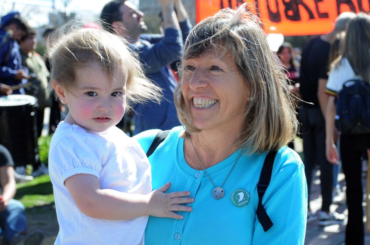 Emilce Moler con su nieta Juanita.