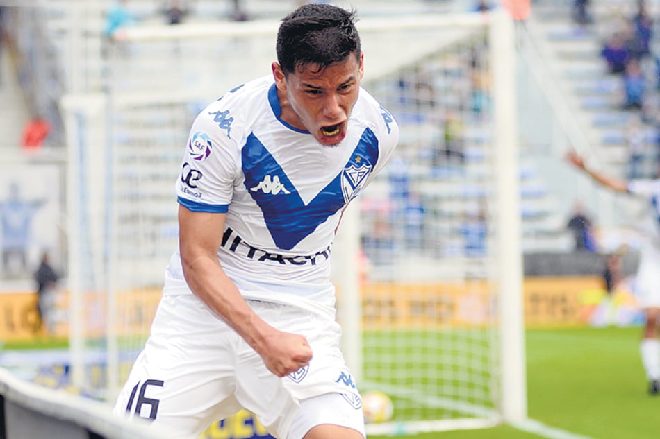 El único grito de gol que hubo en Liniers fue de Robertone, que culminó una buena maniobra colectiva.