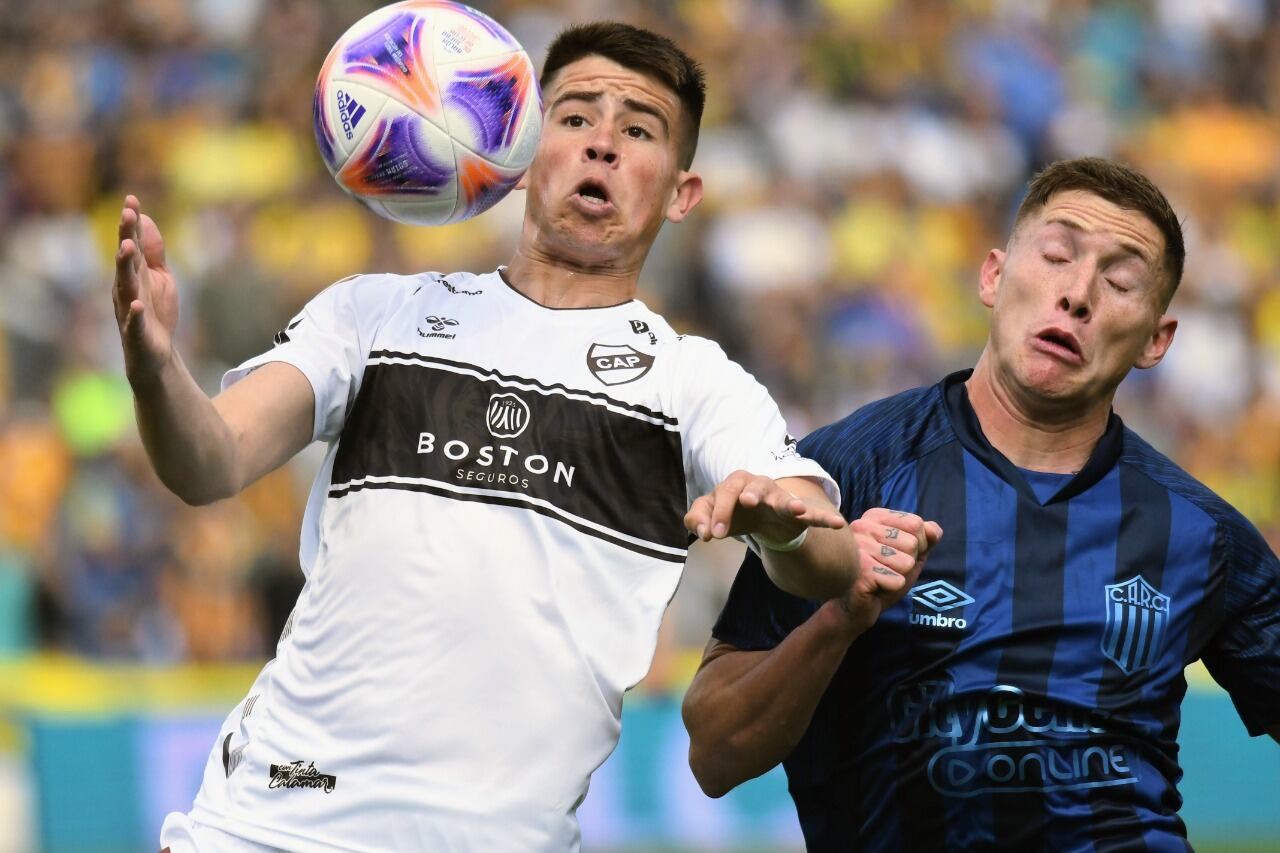 El duelo tuvo una intervención polémica del VAR