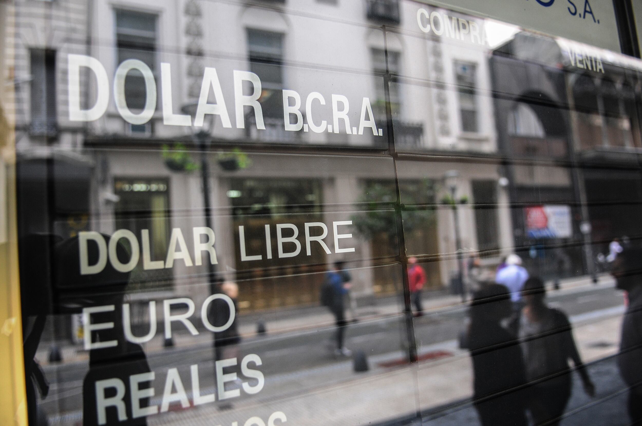 Las ventas de dólar ahorro fueron 7 por ciento mayores que en agosto. 