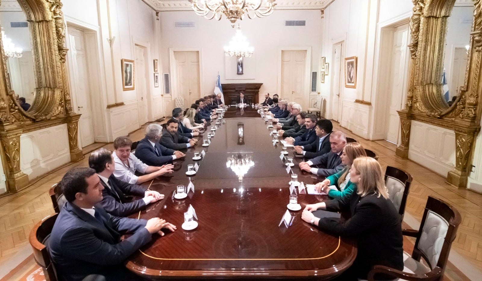 El Gobierno busca firmar el Pacto de Mayo con todos los gobernadores.