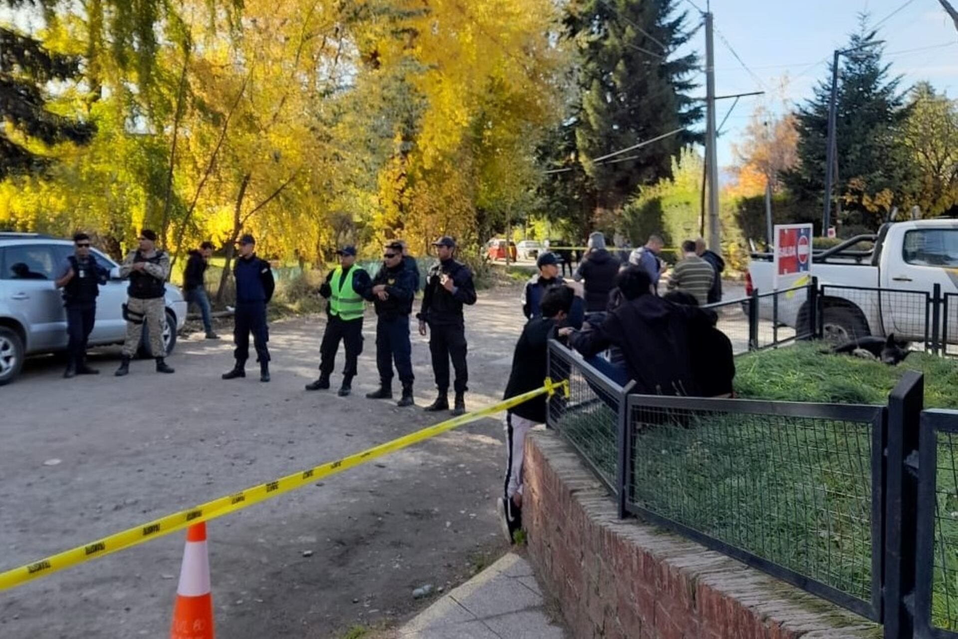 La policía en el supermercado La Anónima donde ocurrió el crimen. Foto: Ministerio Público Fiscal de Río Negro