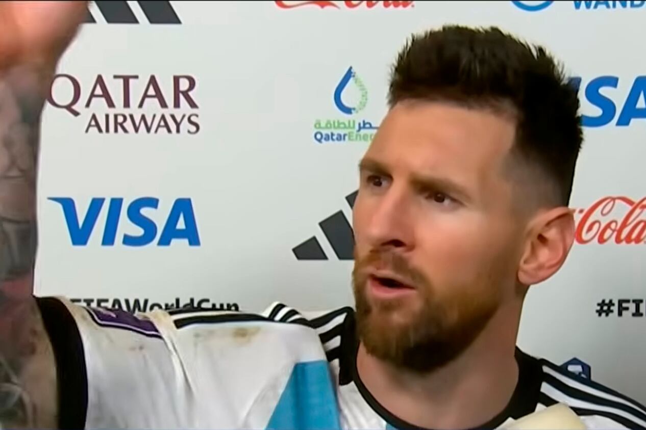 El "andá pa' ya" de Lionel Messi para el neerlandés Wout Wehgorst.