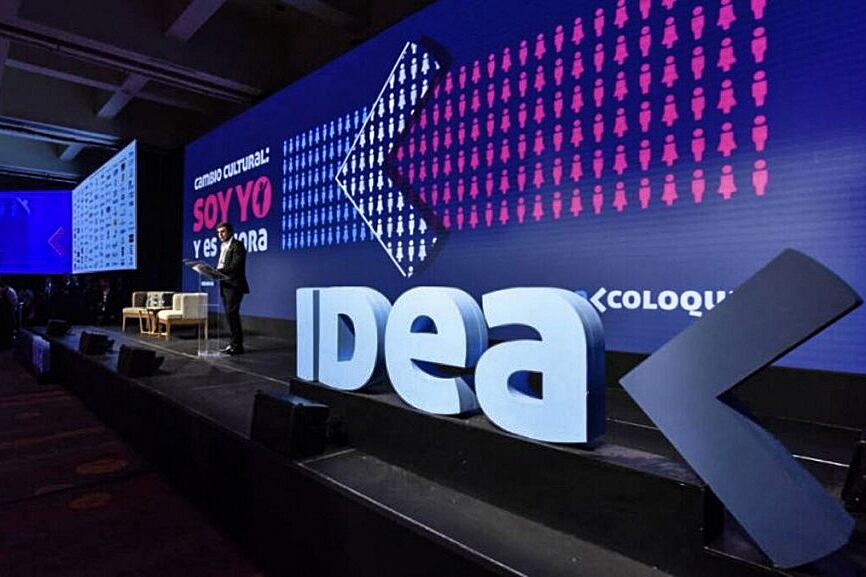 El Coloquio de IDEA, una fiesta libertaria, sin opositores, en pleno colapso