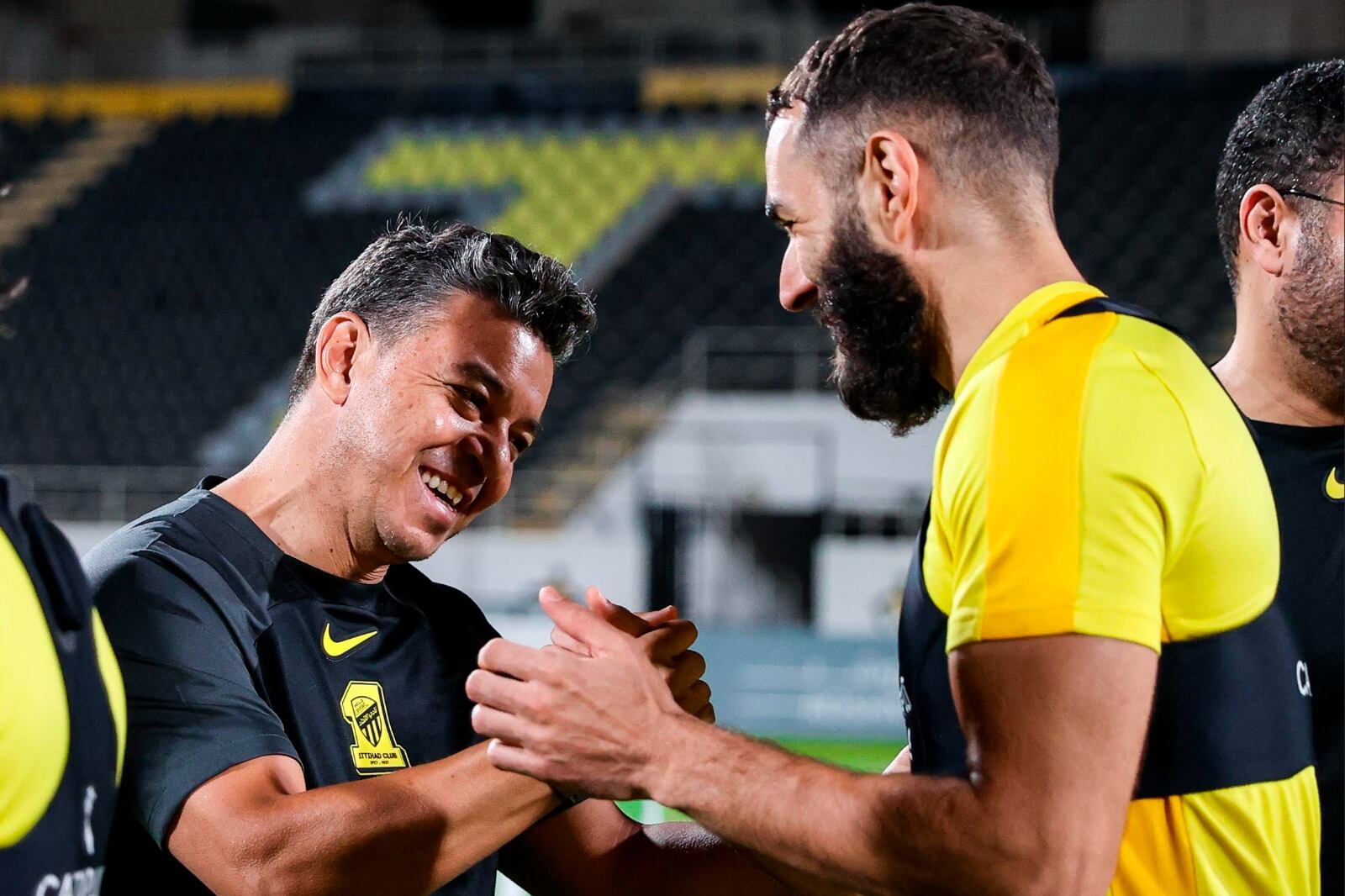 Saludo cordial entre Gallardo y el francés Benzema