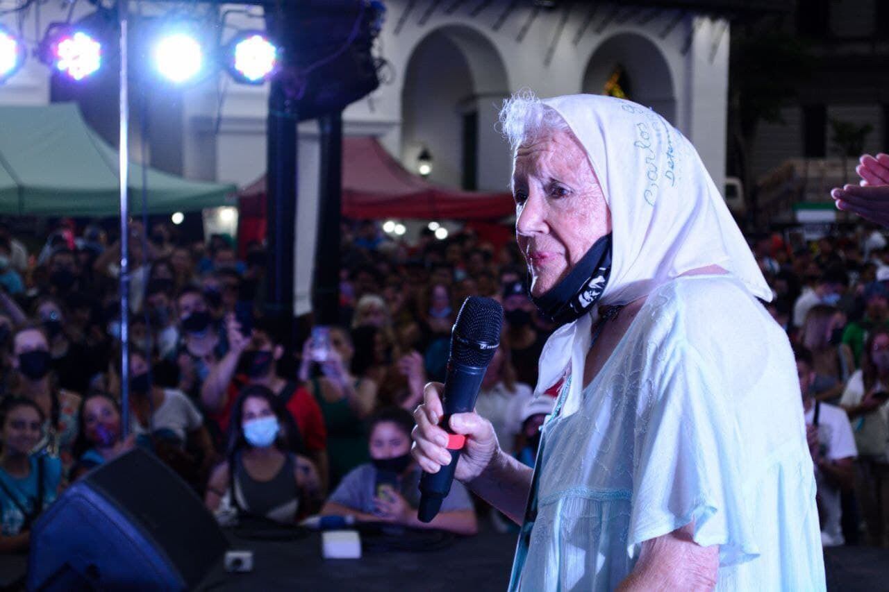 "No hubo justicia hasta ahora, pero vamos a seguir luchando hasta que haya: los responsables tienen que ir a la cárcel", dijo Nora Cortiñas, referente de Madres de Plaza de Mayo Línea Fundadora.