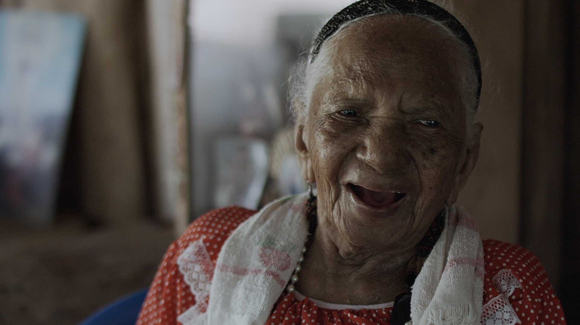 Panchita acaba de soplar 109 velitas. 