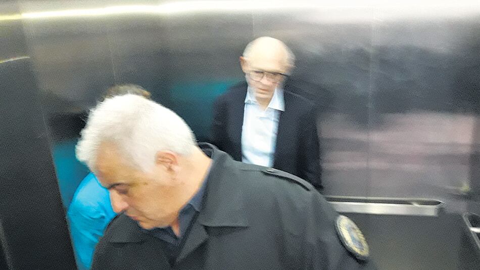 El ex canciller Héctor Timerman, con un estado de salud delicado, se presentó ayer en Tribunales.