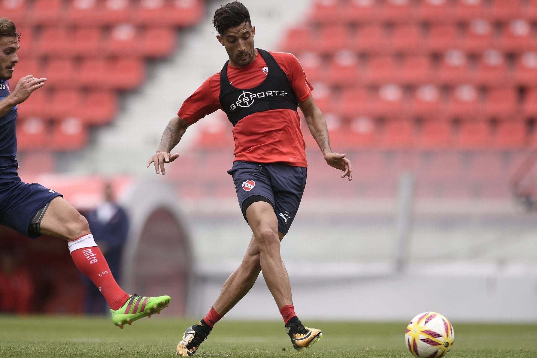 Gonzalo Verón llegó a Independiente por pedido de Holan. Le salió caro