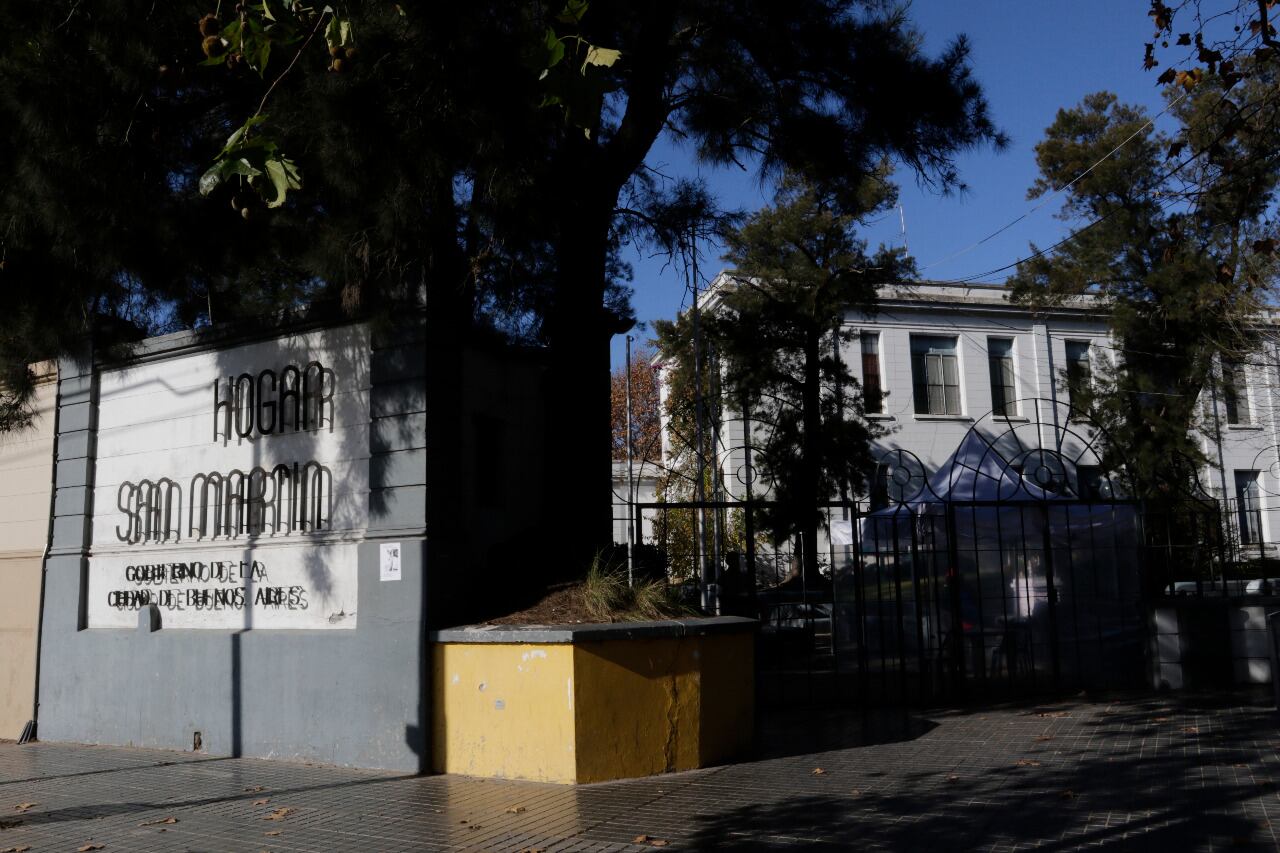 El Hogar San Martín. En el primer piso funciona el Eva Duarte que quieren desalojar.