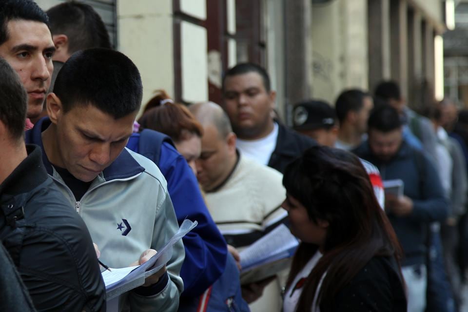 La cantidad de desocupados en el país ya es mayor a 1,8 millones de personas