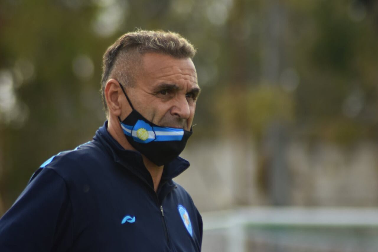 Luis Islas está al frente de Sol de Mayo en el Federal A