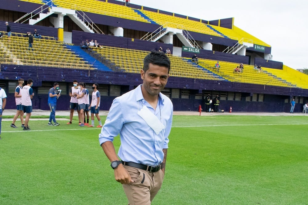 Walter Erviti en el estadio de Atlanta, donde lleva adelante su primera experiencia como DT