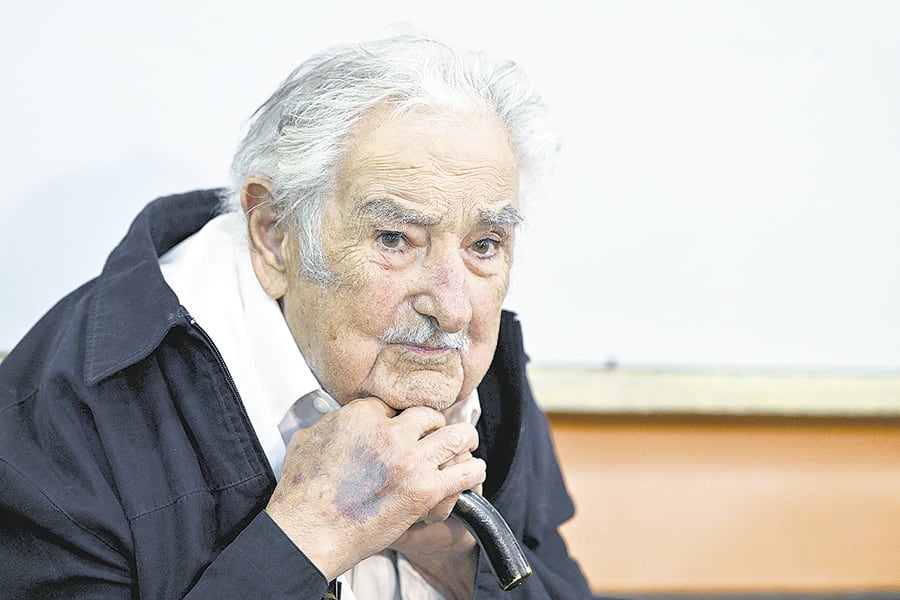 "Lo que quiero es despedirme de mis compatriotas.... les doy un abrazo a todos", dijo con serenidad Mujica.