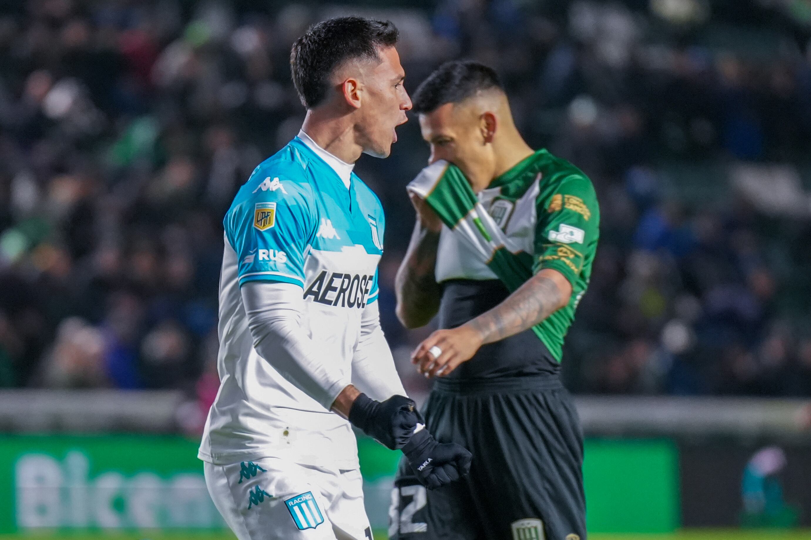 Matías Rojas festeja el primer gol de Racing