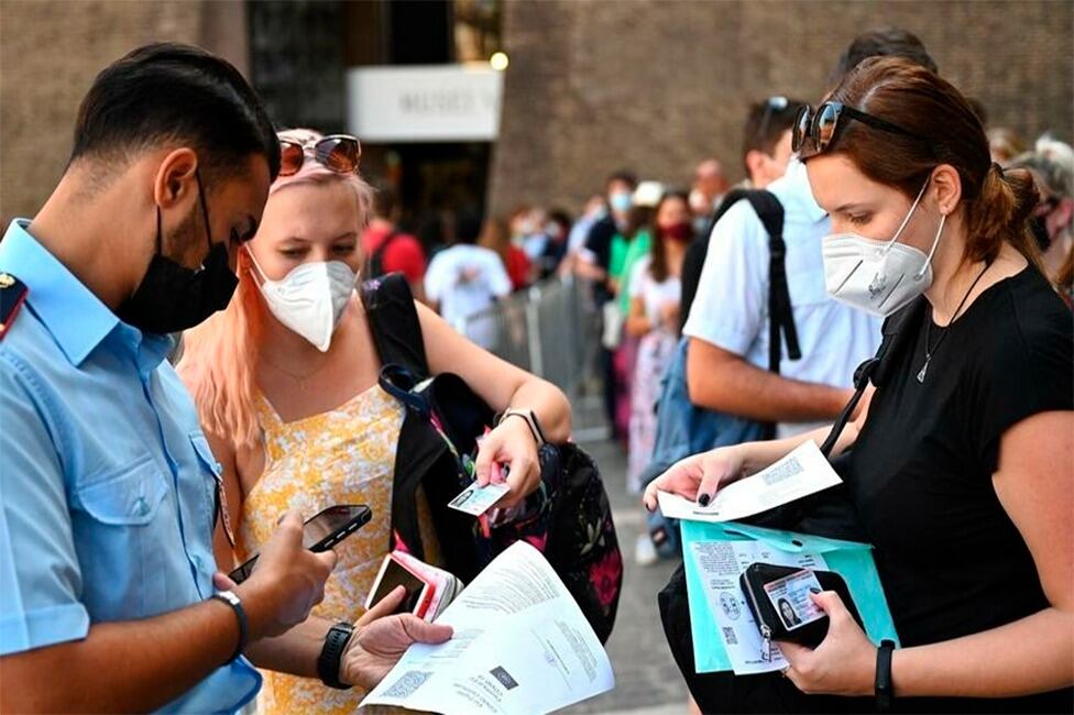El pase sanitario entró en vigencia en Francia a principios de agosto y es requerido para ingresar a bares, restaurantes, cines, teatros, hospitales y trenes de larga distancia.