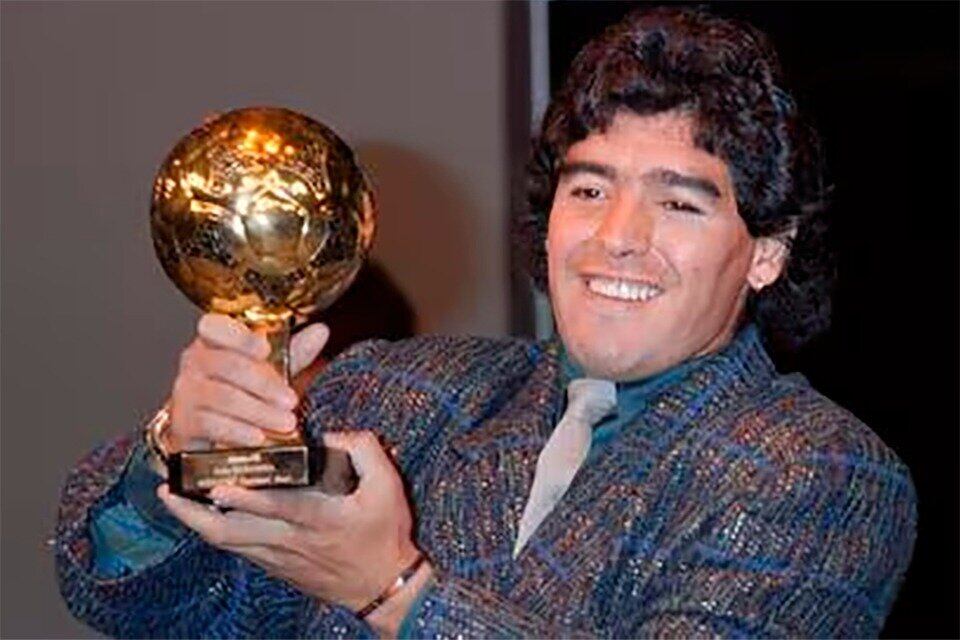 La familia de Diego Maradona intenta frenar la subasta del Balón de Oro ganado en 1986