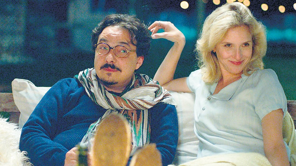 Fernán Mirás y Carla Peterson son los anfitriones de un revelador fin de semana entre amigos.