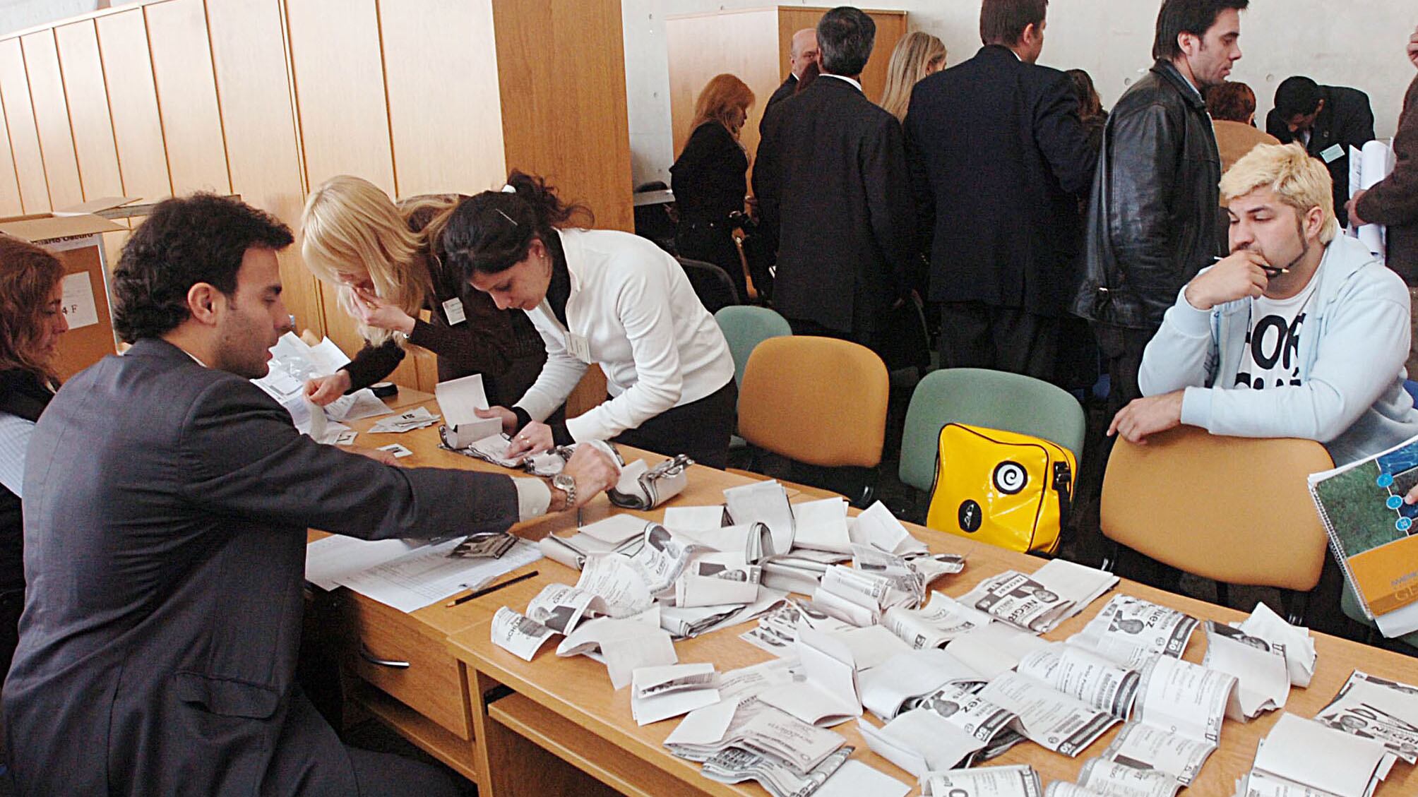 Elecciones en Santa Fe, Tierra del Fuego, Formosa y San Luis.