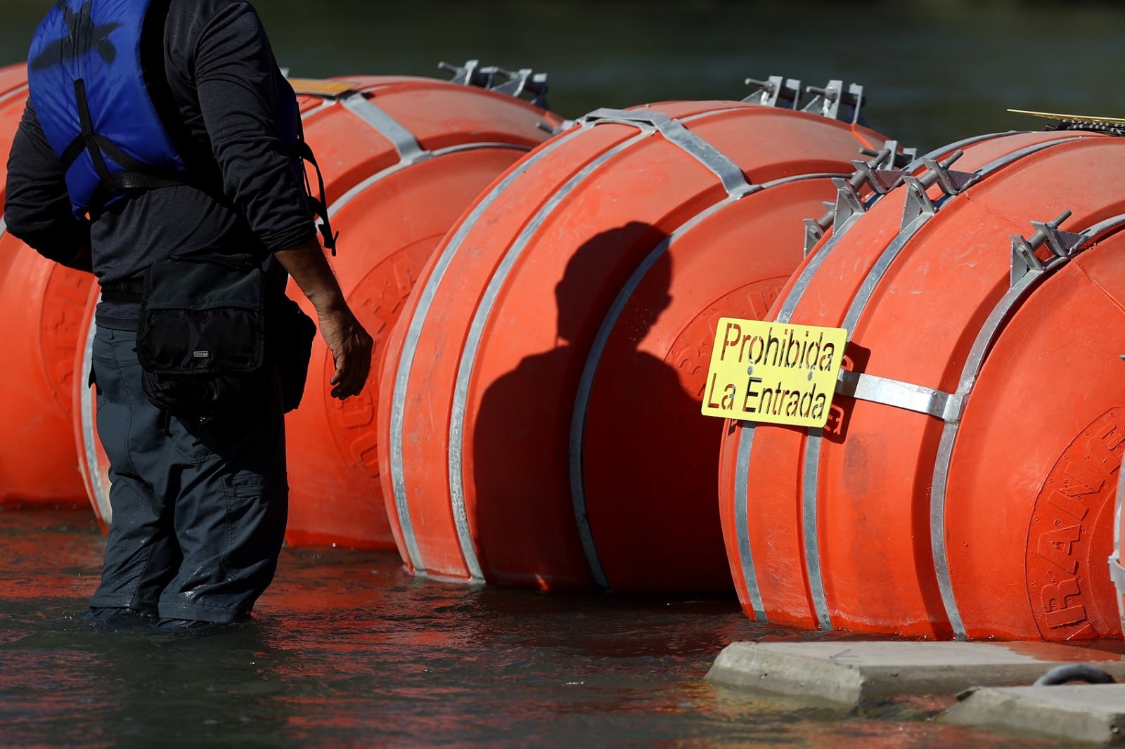 La boyas sobre el Río Grande en Eagle Pass ya habrían causado dos muertes.