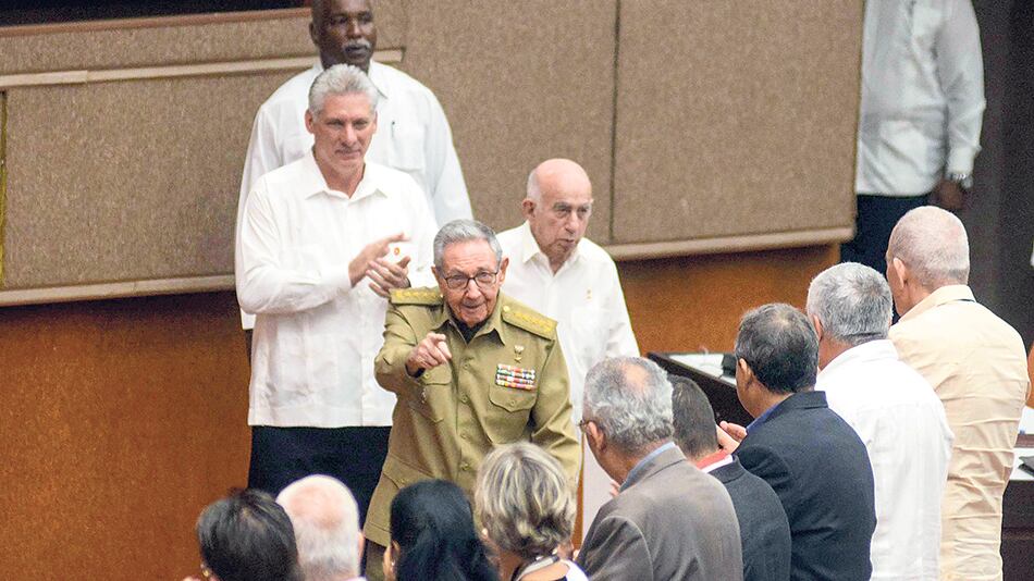 El presidente Díaz Canel y Raúl Castro participaron de los debates del proyecto de Constitución.