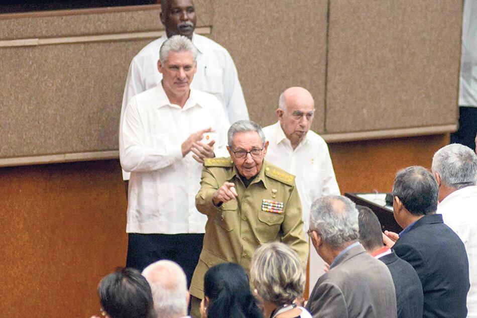 El presidente Díaz Canel y Raúl Castro participaron de los debates del proyecto de Constitución.