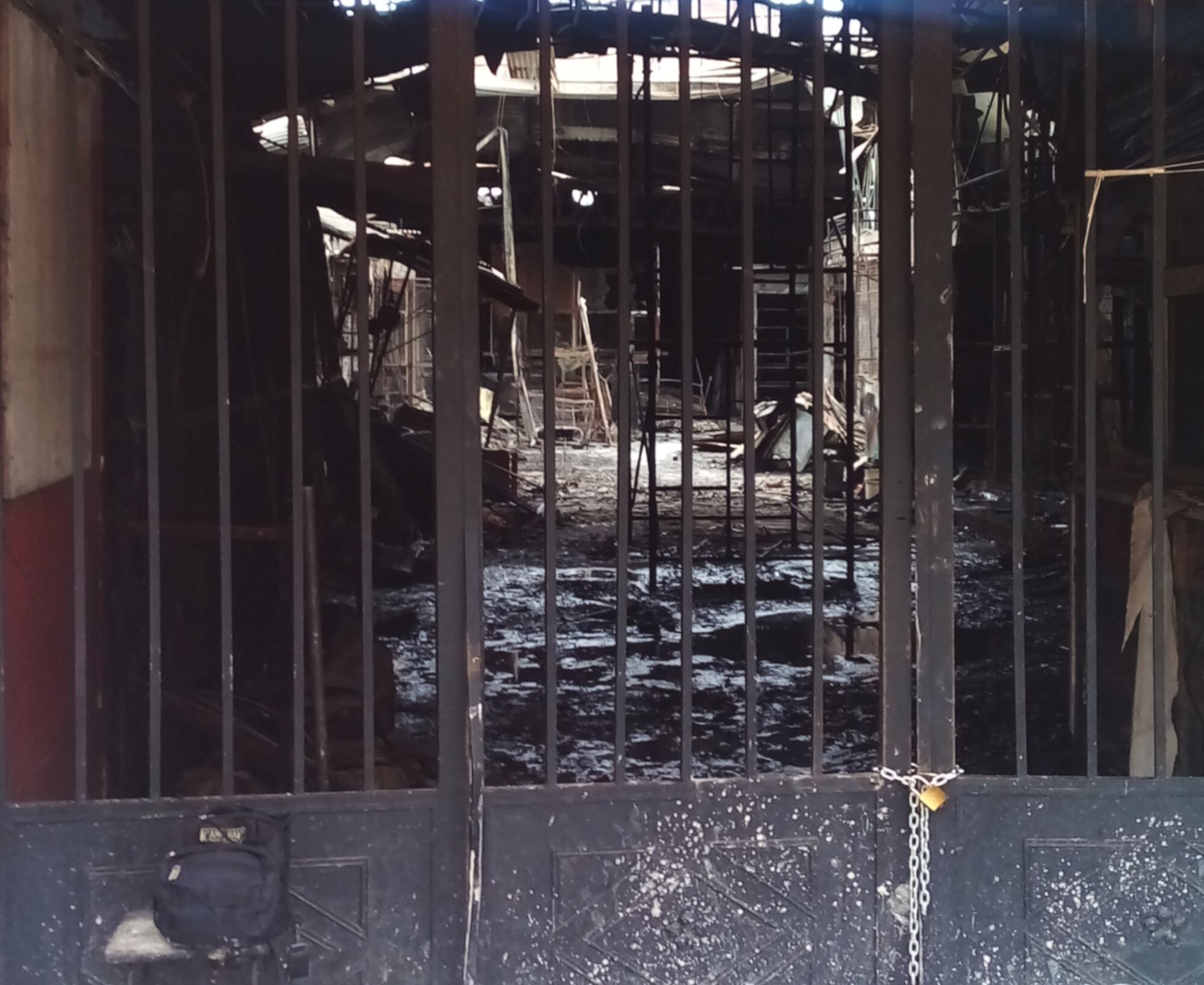 Ingreso al Mercado San Miguel por la calle Urquiza tras el incendio