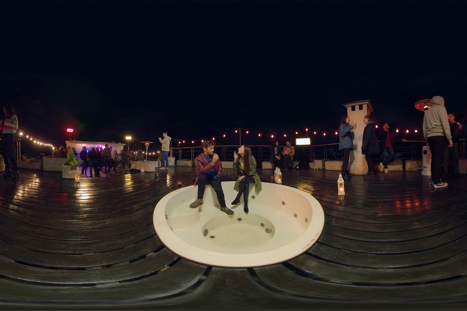 Tomás Fonzi y Magui Bravi protagonizan "Punto de quiebre", que UN3 señala como "la primera ficción inmersiva 360" del país.