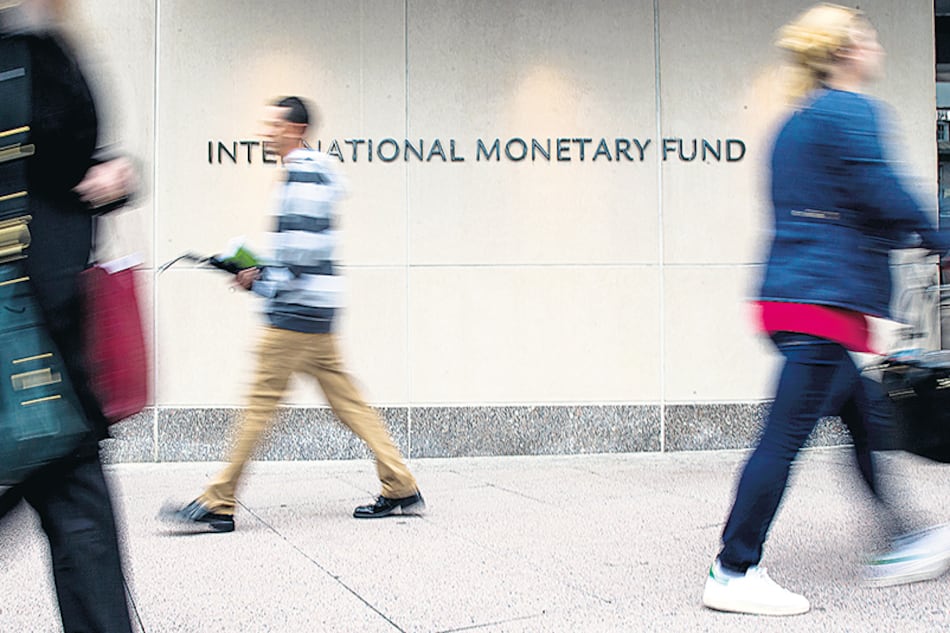 Una de las “sugerencias” del FMI es aumentar la edad jubilatoria de las mujeres a 65 años.