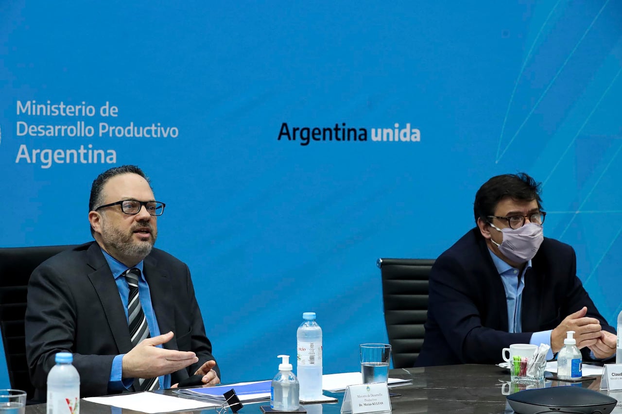 "Estamos planteando que la única salida de la crisis es un proyecto de desarrollo", dijo Kulfas junto a Moroni.