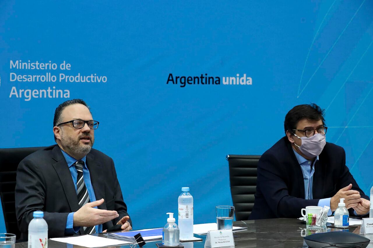 "Estamos planteando que la única salida de la crisis es un proyecto de desarrollo", dijo Kulfas junto a Moroni.