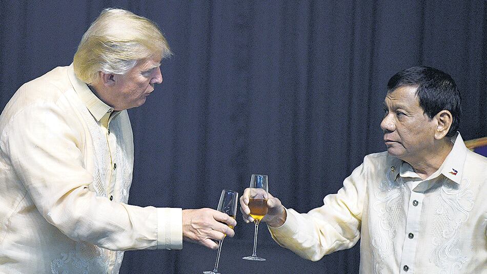 Trump participó de la cena junto a su colega filipino, Duterte, en el marco de un foro empresarial.