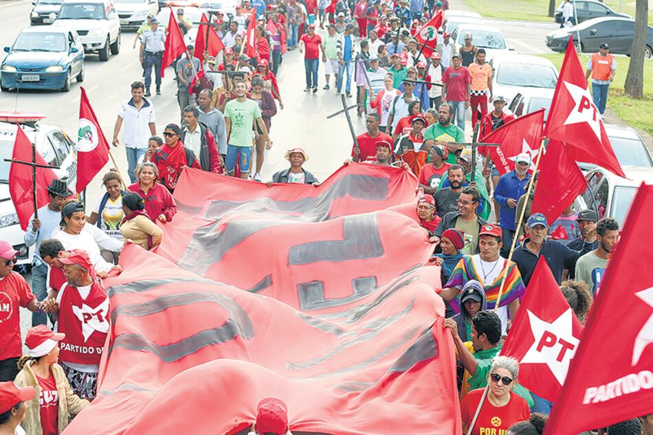 Partidarios de Lula protestan contra la pena de prisión del ex mandatario.