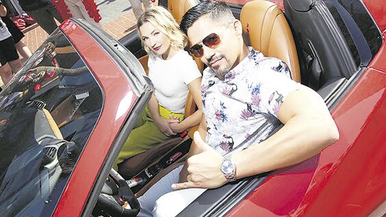 Magnum es ahora Jay Hernandez, mientras que Higgins ya no es un ex militar sino una ex agente británica.