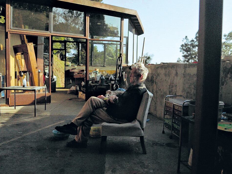 La película no solo aborda a Lynch como cineasta, sino también en su faceta de artista plástico.