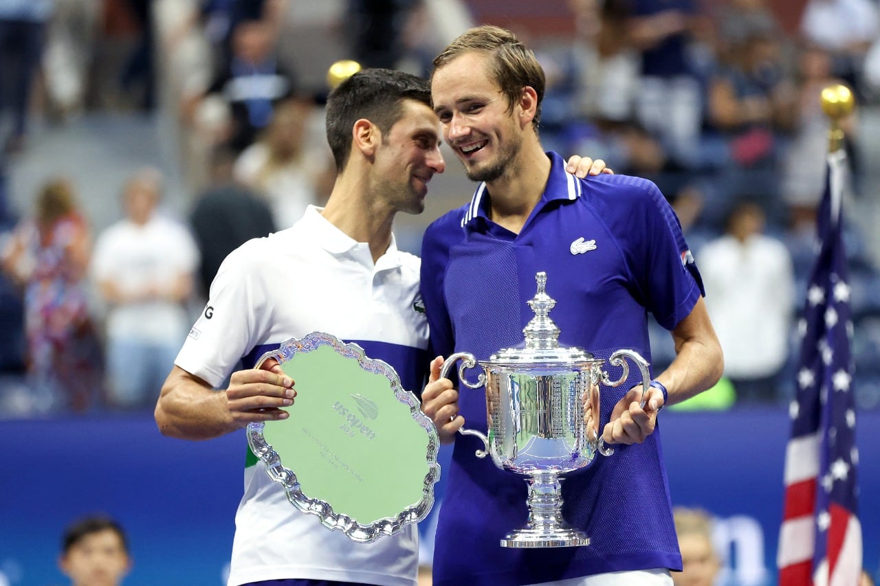 Djokovic con la bandeja, Medvedev con la copa. La premiación que nadie se esperaba