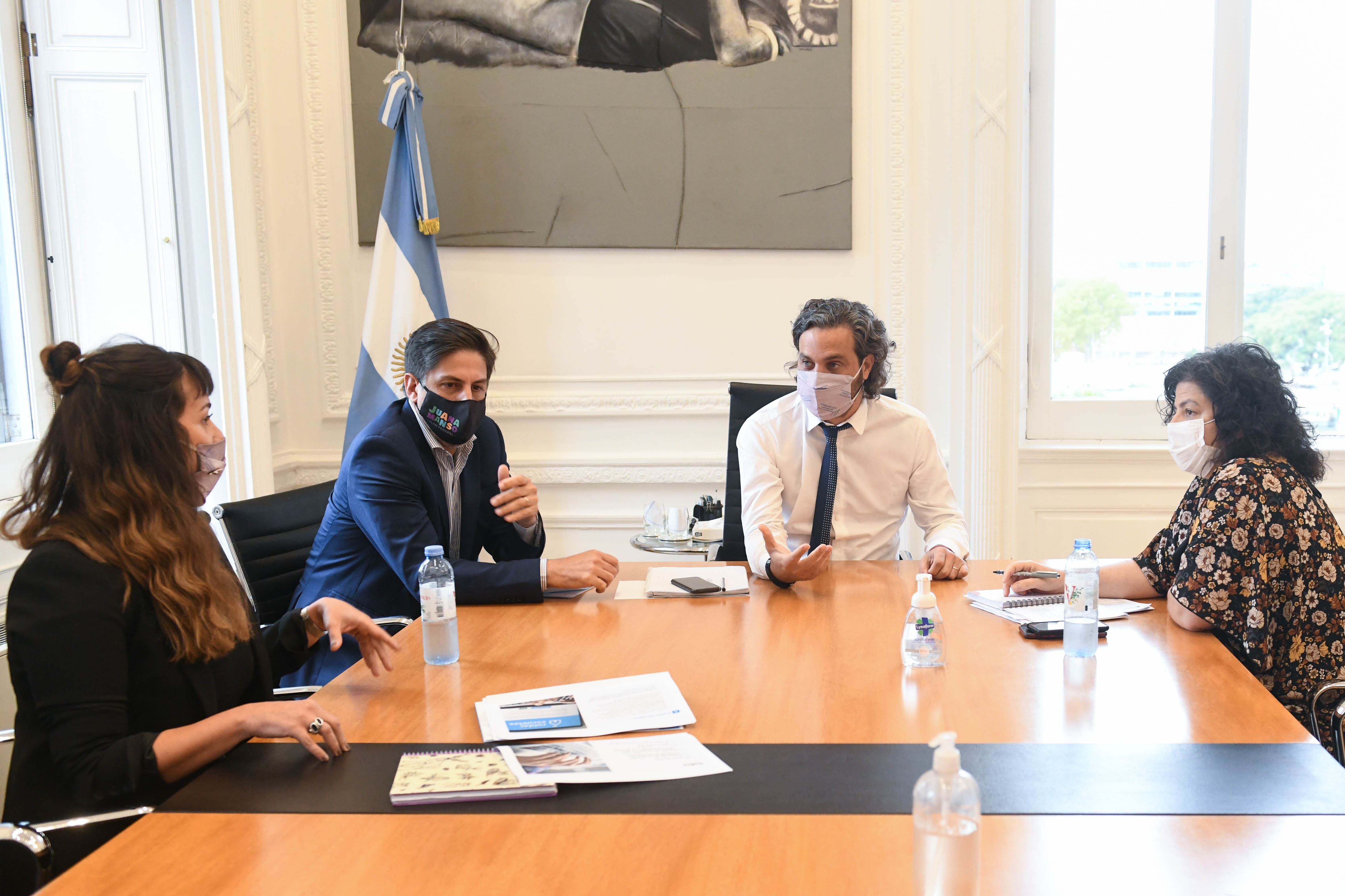 Se presentó Cuidar Escuelas para la notificación de casos sospechosos y confirmados de covid-19, el registro para la vacunación del personal de establecimientos educativos y la credencial digital de vacunación. 