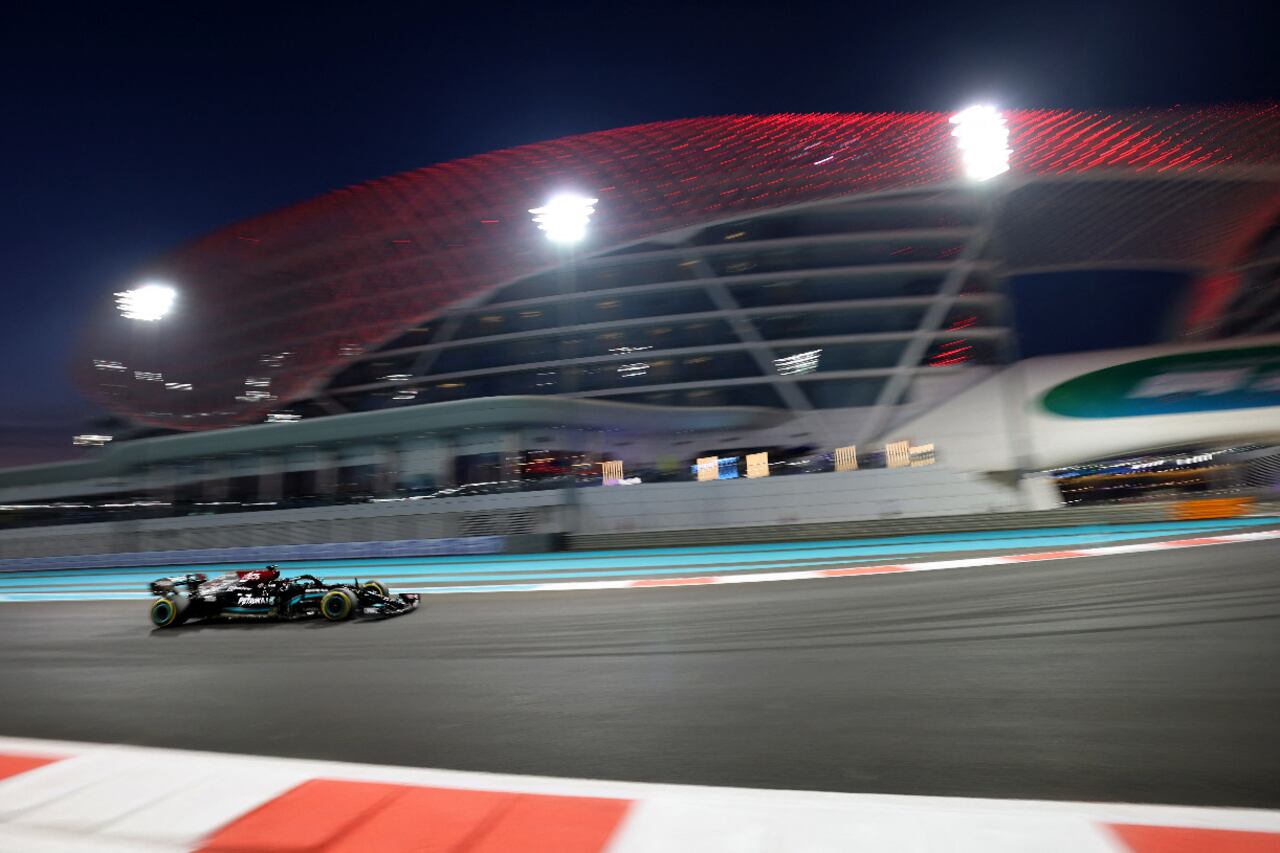 Hamilton se quedó con el mejor tiempo en los entrenamientos en Yas Marina