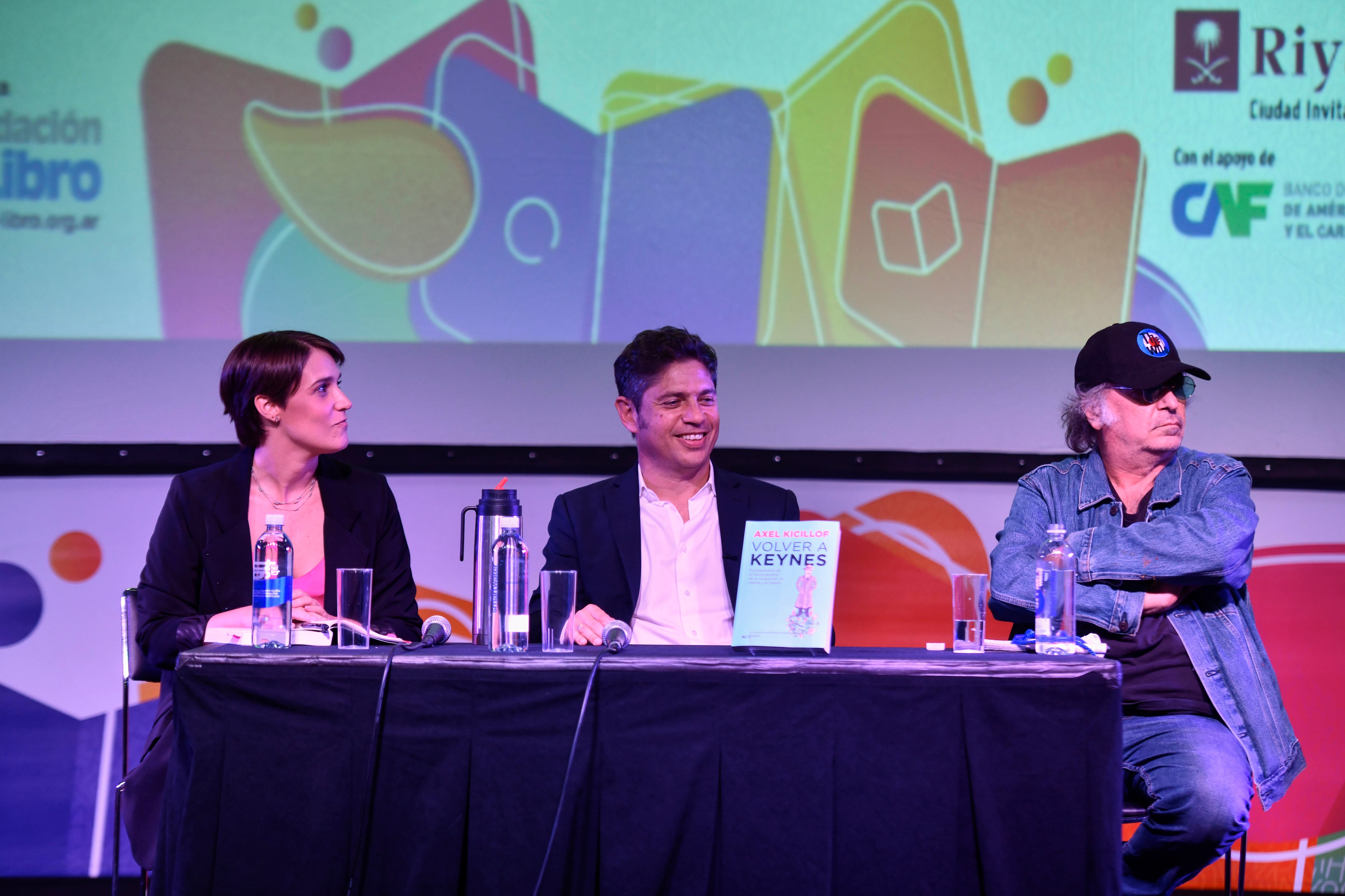 Axel Kicillof, con Florencia Halfon y Pedro Saborido.